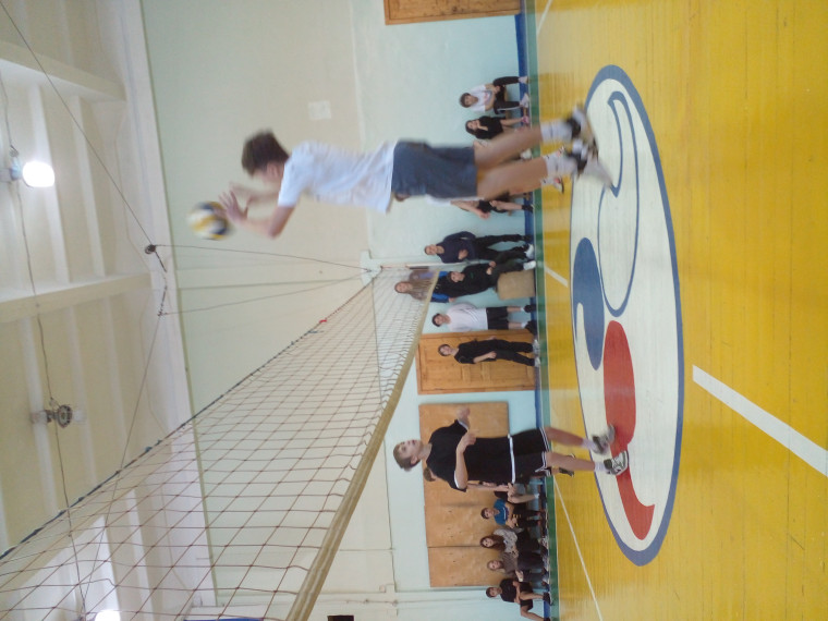 Соревнования по волейболу.